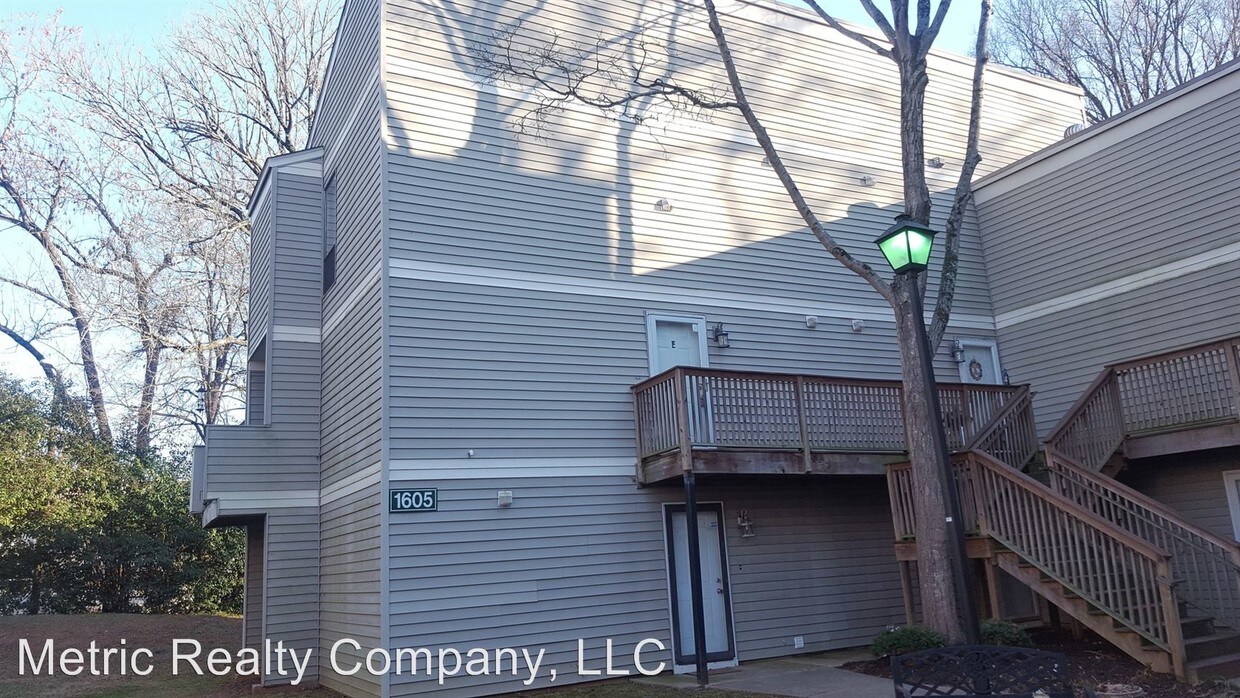 Foto principal - 2 br, 1.5 bath House - 1605-E Merry Oaks Road