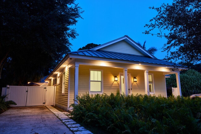Building Photo - 1280 SW 25th Ave