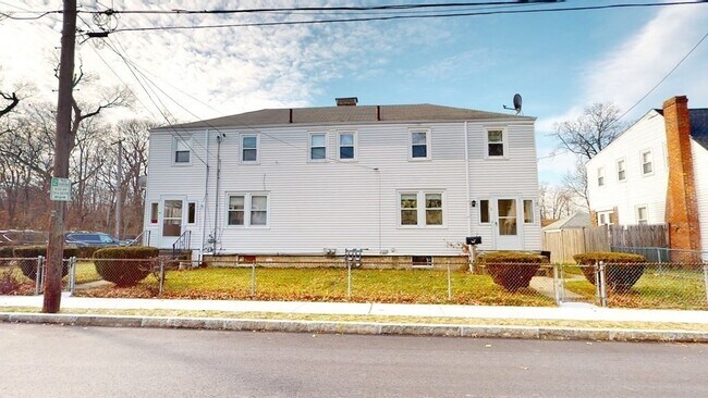 Building Photo - 8 Arnold St