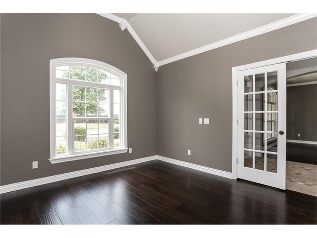 Building Photo - 601 Auburn St