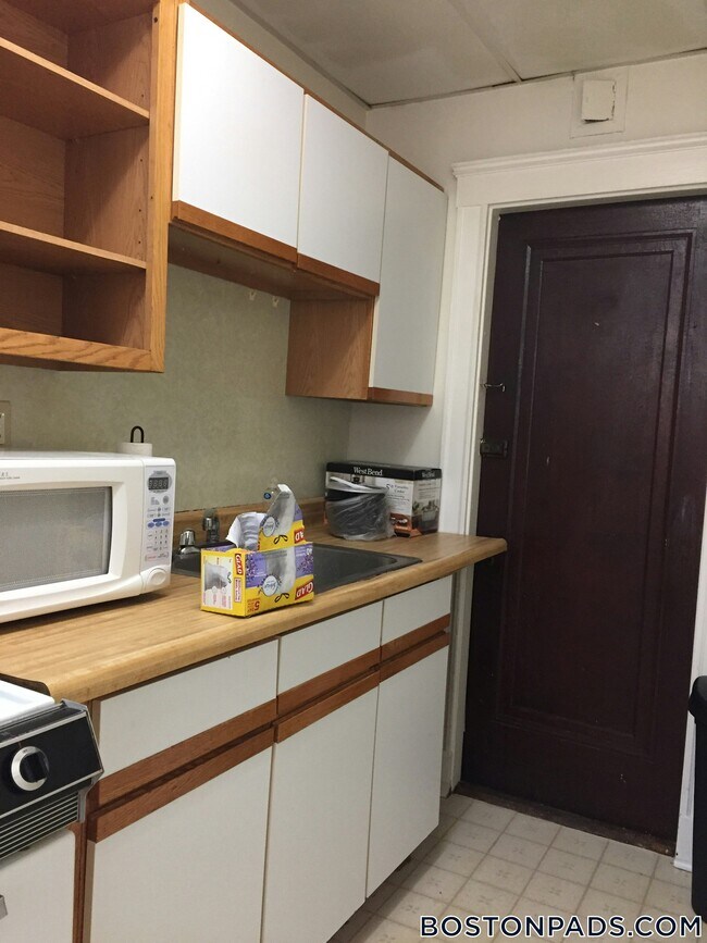 Building Photo - 53 Fellsway W