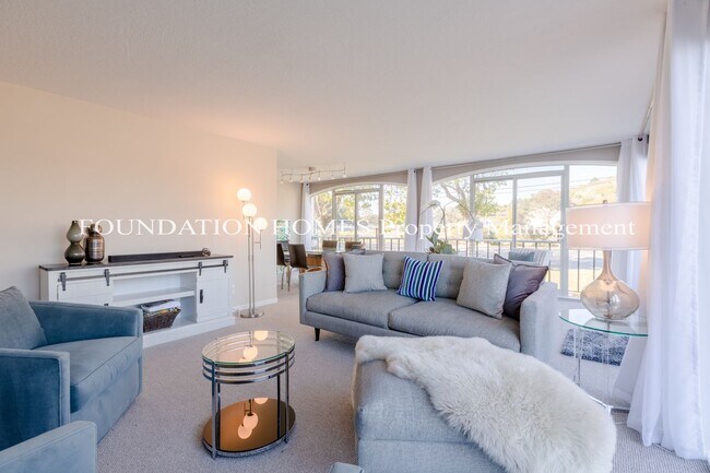 Building Photo - 2BR/2BA Waterfront Corner Condo!  Storage!  Covered Parking! FOUNDATION