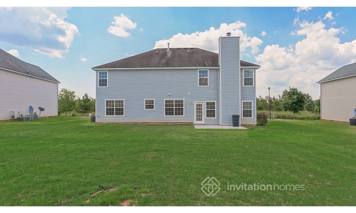 Building Photo - 460 Silver Willow Walk