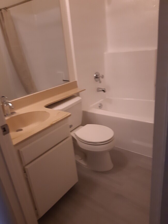 2nd bathroom - 112 W Acacia Ave