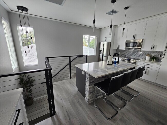 Foto del edificio - 8797 Rose Way