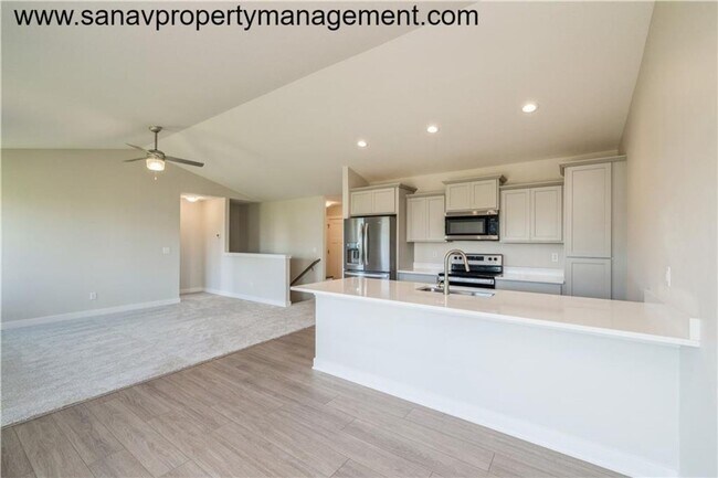 Foto del edificio - Beautiful 3 bedroom in Prime Waukee Location - Close to it ALL