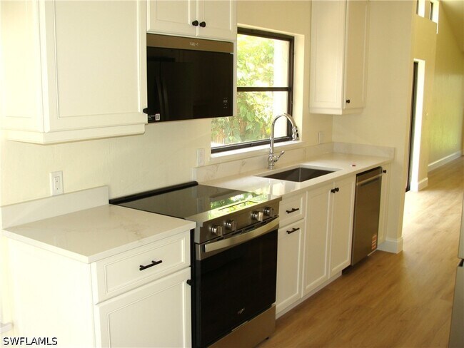 Building Photo - 857 Reef Point Cir