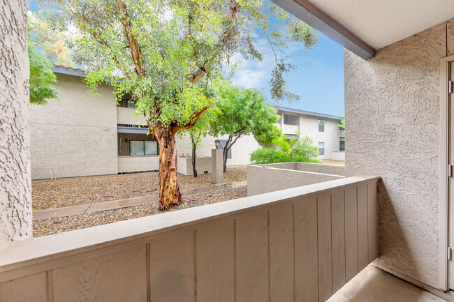 Building Photo - Modern Remodeled 2 Bedroom 2 Full Bath in ...