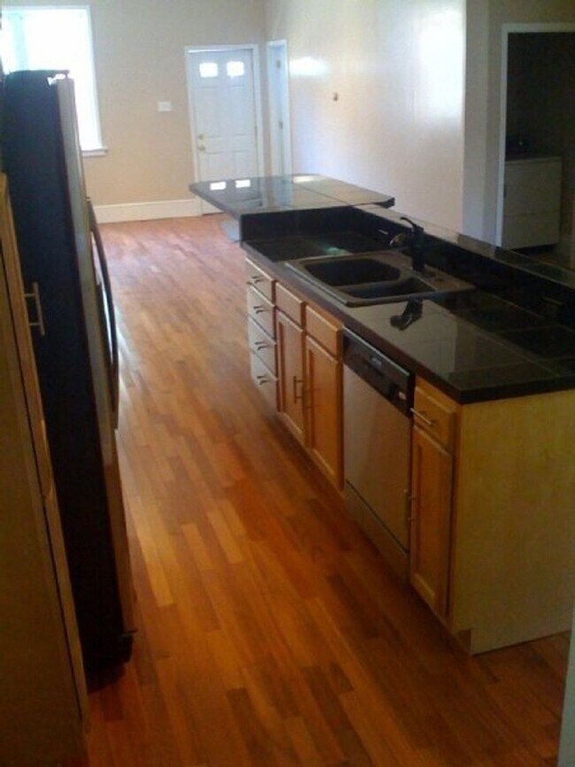 Foto del edificio - Large Renovation in South Side Flats! A/C,...