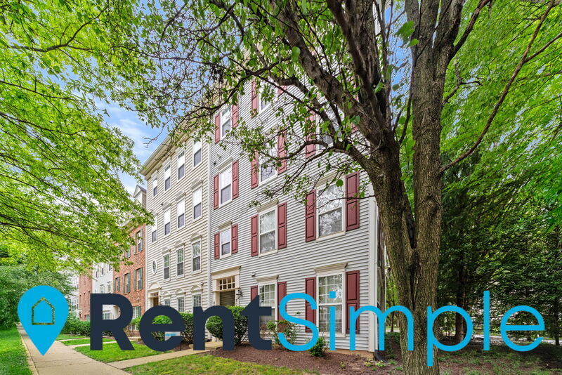Foto principal - 8099 Gatehouse Rd