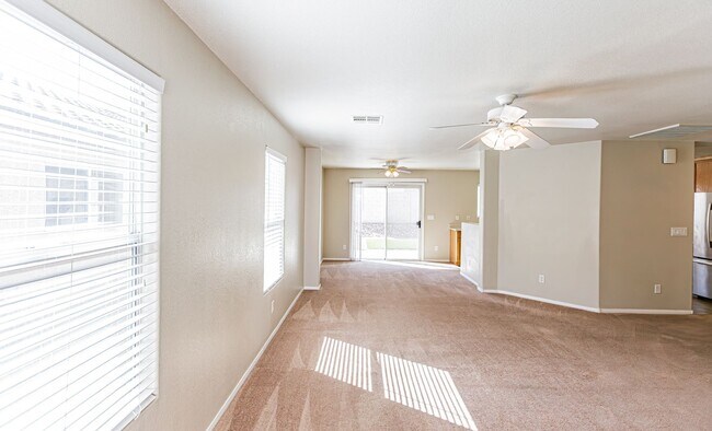 Foto del edificio - 4 Bedroom home located in Silverado Ranch