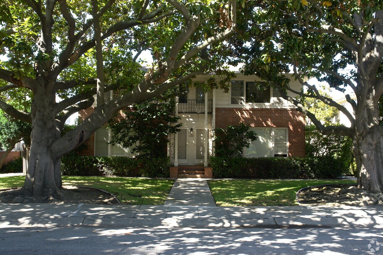 Primary Photo - 1041 Noel Dr