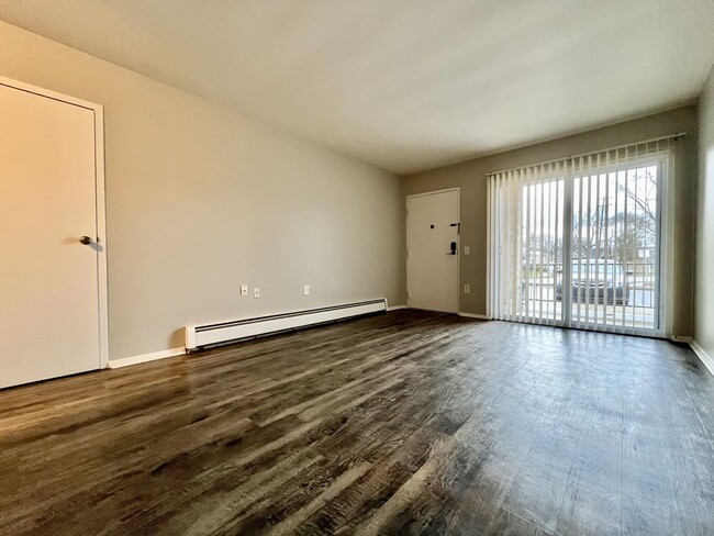 Building Photo - 508 Woodridge St NE