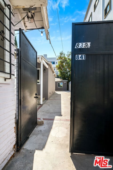 Building Photo - 839 Wilcox Ave