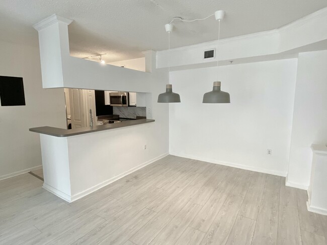 Foto del edificio - 17125 N Bay Rd