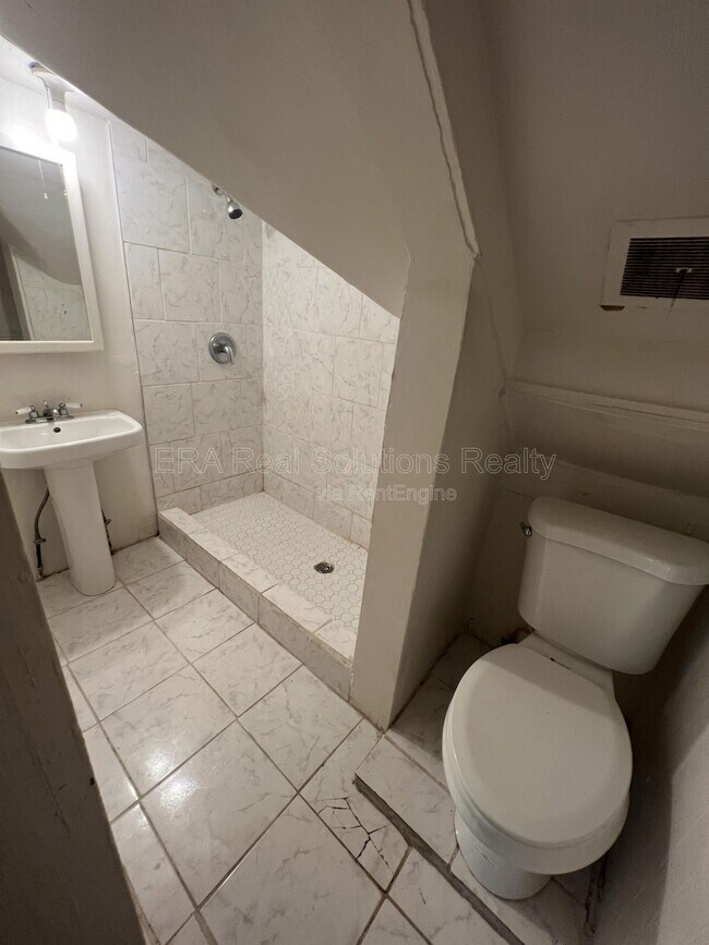 Foto del edificio - 164 Forest Ave