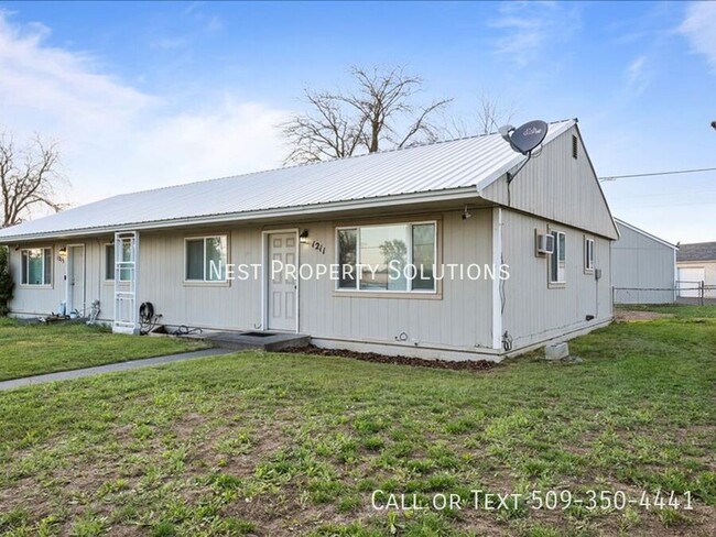 Building Photo - 1211 Vandenburg Ave