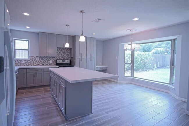 Foto del edificio - 15827 Echo Canyon Dr