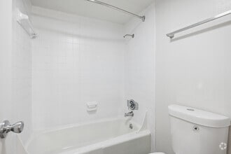 1BR, 1BA - 500SF - Bathroom - Woodberry Heights