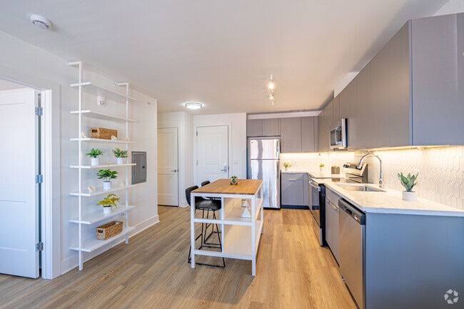 1BR, 1BA - 582SF - Kitchen 2 - Meridia Roselle Park 10