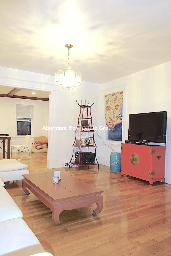 Foto del edificio - 667 Belmont St