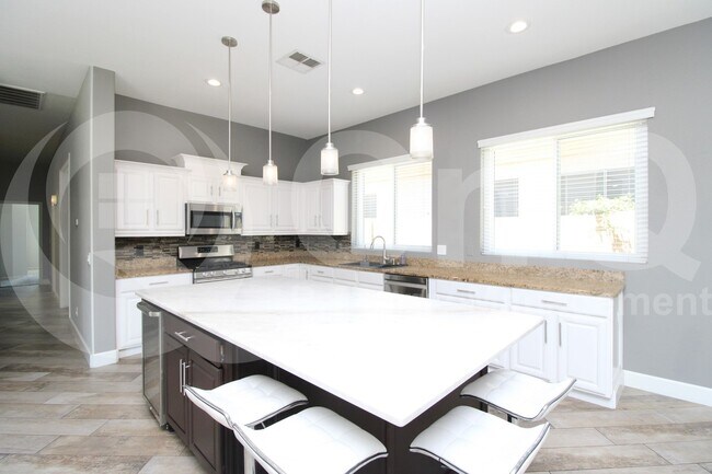 Building Photo - 830 W Cherrywood Dr