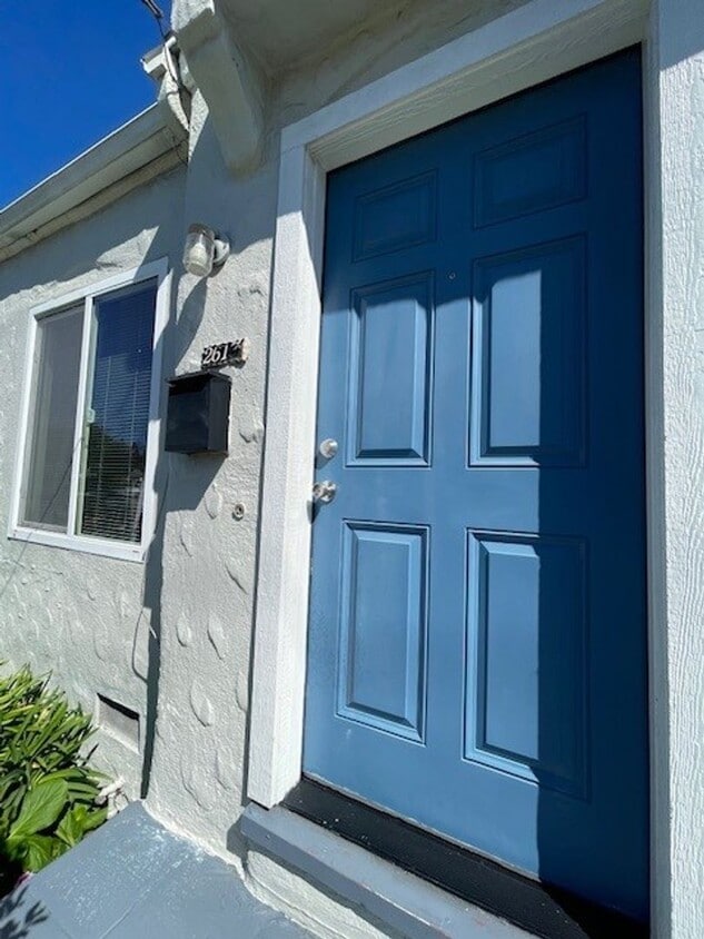 Quaint Studio, Freshly Painted, with moder... - Quaint Studio, Freshly Painted, with moder...