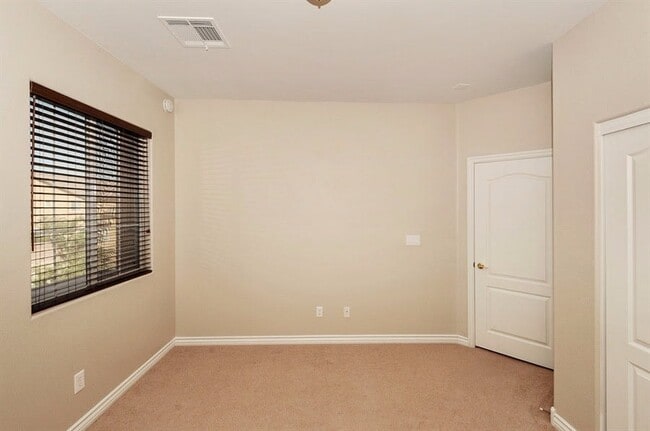 Building Photo - 5492 Oatfield St