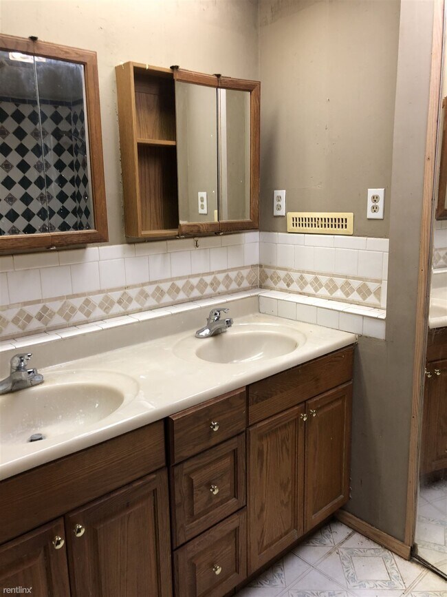 Building Photo - 3 br, 1.5 bath House - 228 Tulip Drive
