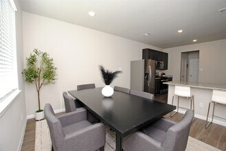 Building Photo - 13812 Green Heron Way