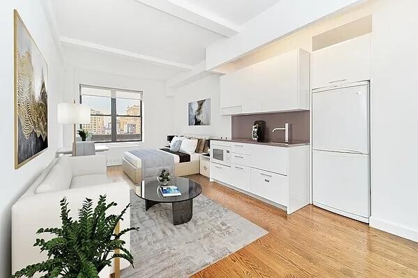 Primary Photo - 212 W 91st St