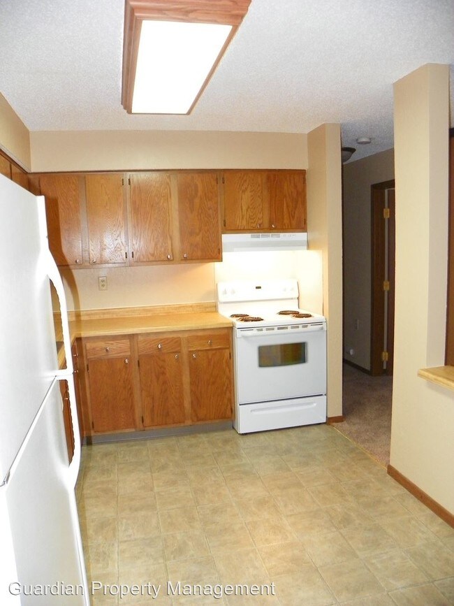 2 br, 1 bath House - 221 Grand Ave W #216 - House for Rent  