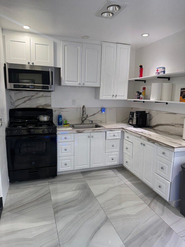 Foto del edificio - 16804 Bridgeport St