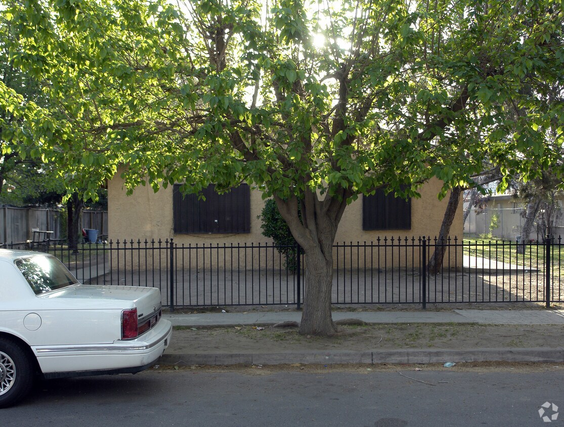 Building Photo - 158 N Yosemite Ave