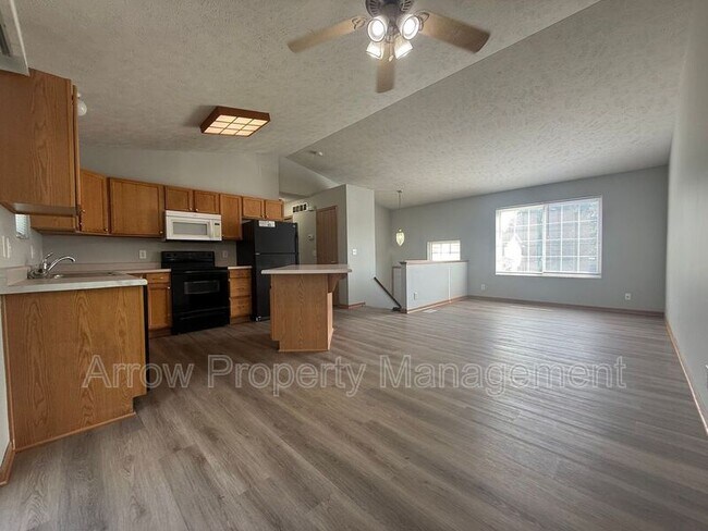 Foto del edificio - 330 W Irving St