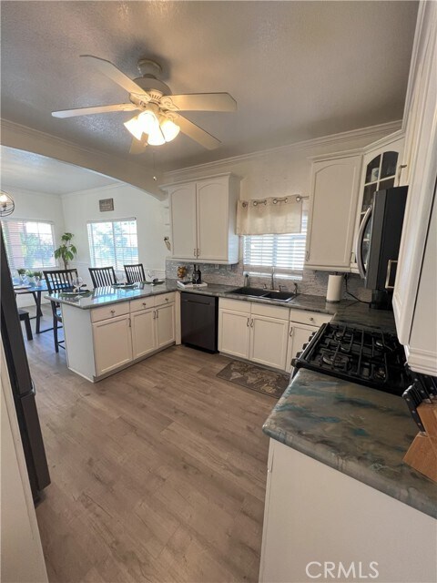 Foto del edificio - 657 W 1st St