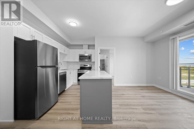 Photo du bâtiment - 1350 Hemlock Rd