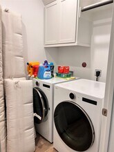 Building Photo - 176 Sweeping Valley Dr