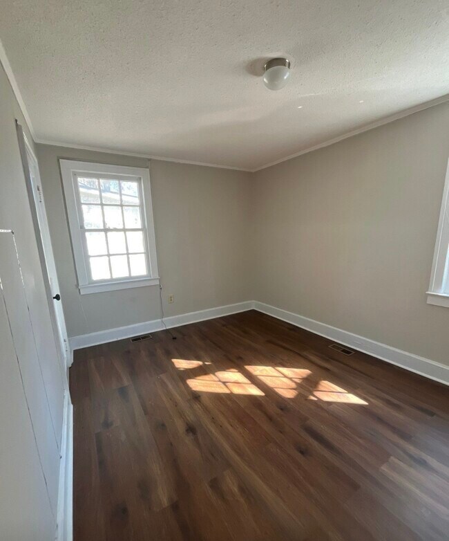 Foto del edificio - 810 Jaycee Terrace