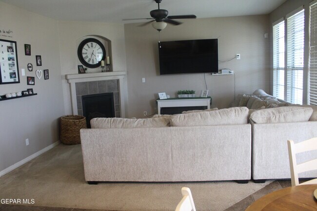 Foto del edificio - 376 Emerald Park Dr