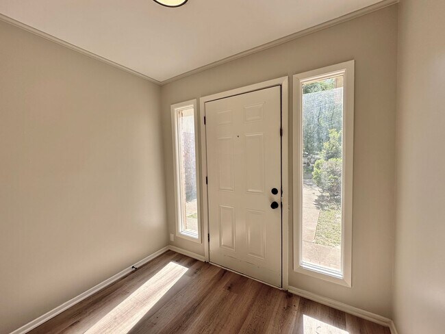 Building Photo - Edinburgh Duplex 4622/4624 - SERIES 308
