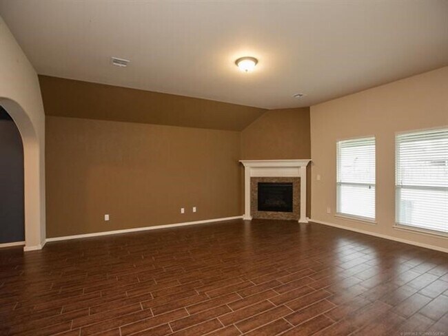 Foto del edificio - Gorgeous 4 Bed / 3 Bath in Tulsa!