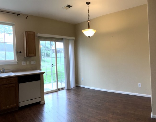 Foto del edificio - 2139 Coronado Pkwy N