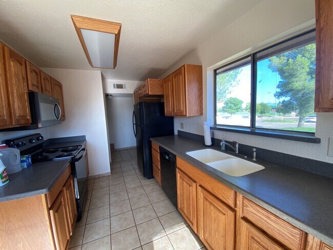 Foto del edificio - Very Nice 4 bedroom, 2 bathroom home available!