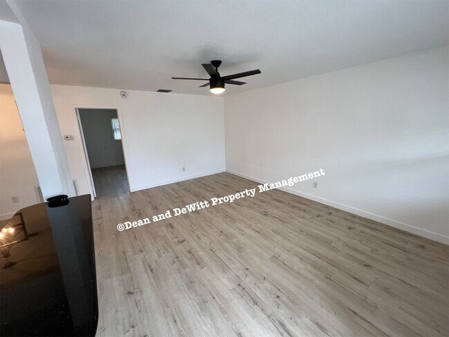 Foto del edificio - 1 Bed/1 Bath - Unit 7