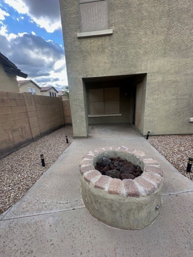 Foto del edificio - EAST MESA HOME IN GATED COMMUNITY