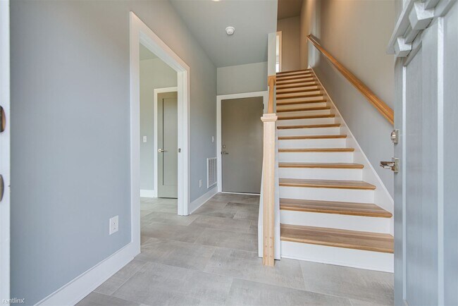 Building Photo - 4 br, 4 bath Townhome - 974 Youngs Ln