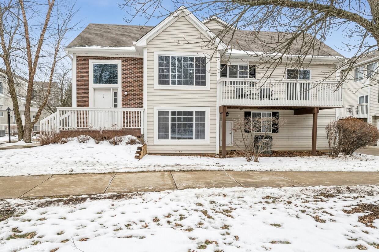 43 S Treehouse Ln, Round Lake, IL 60073 Condo for Rent in Round Lake