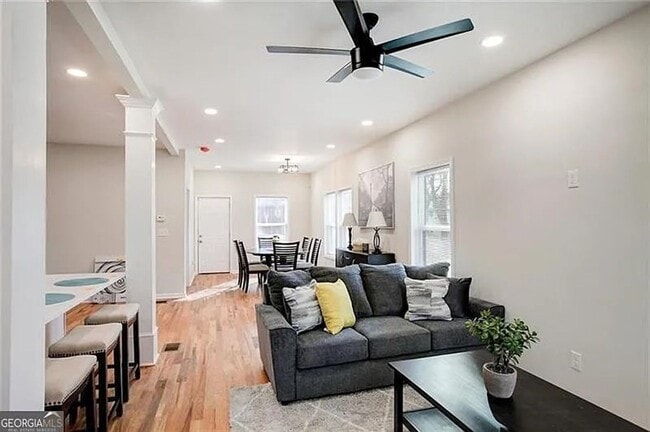 Building Photo - Elegant 3 BD 2.5 BA Home Offering Luxury Living in the Heart of Atlanta