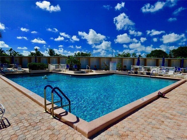 Foto del edificio - 2161 NE 68th St